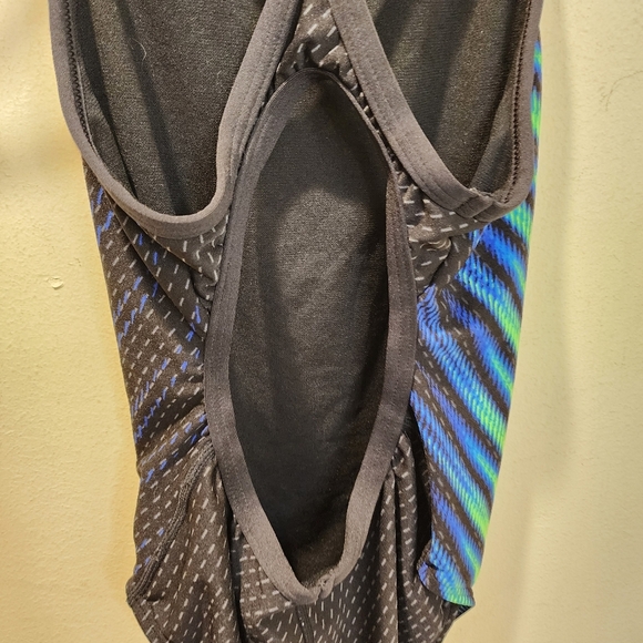 TYR Vibrant Chevron One Piece  Swimsuit Size 34 - Picture 6 of 10